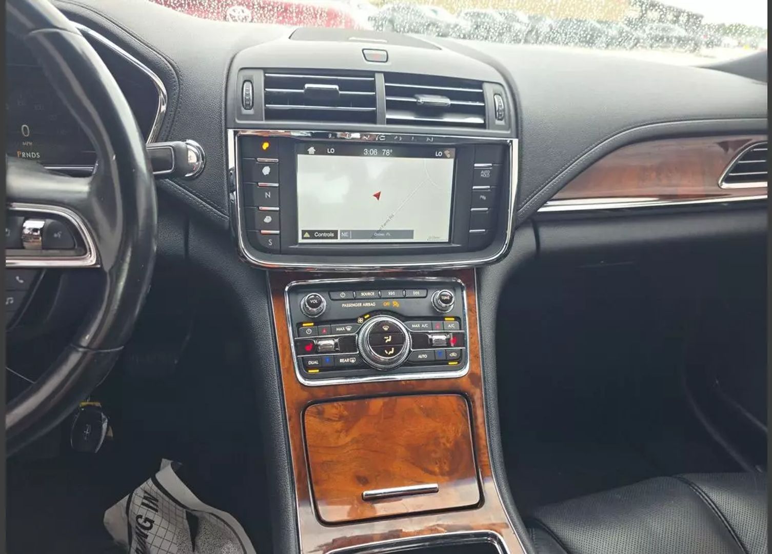 2018 Lincoln Continental - Image 6