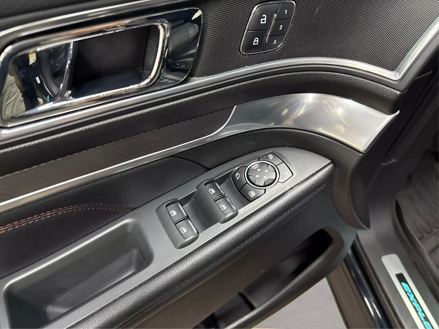 2016 Ford Explorer - Image 29
