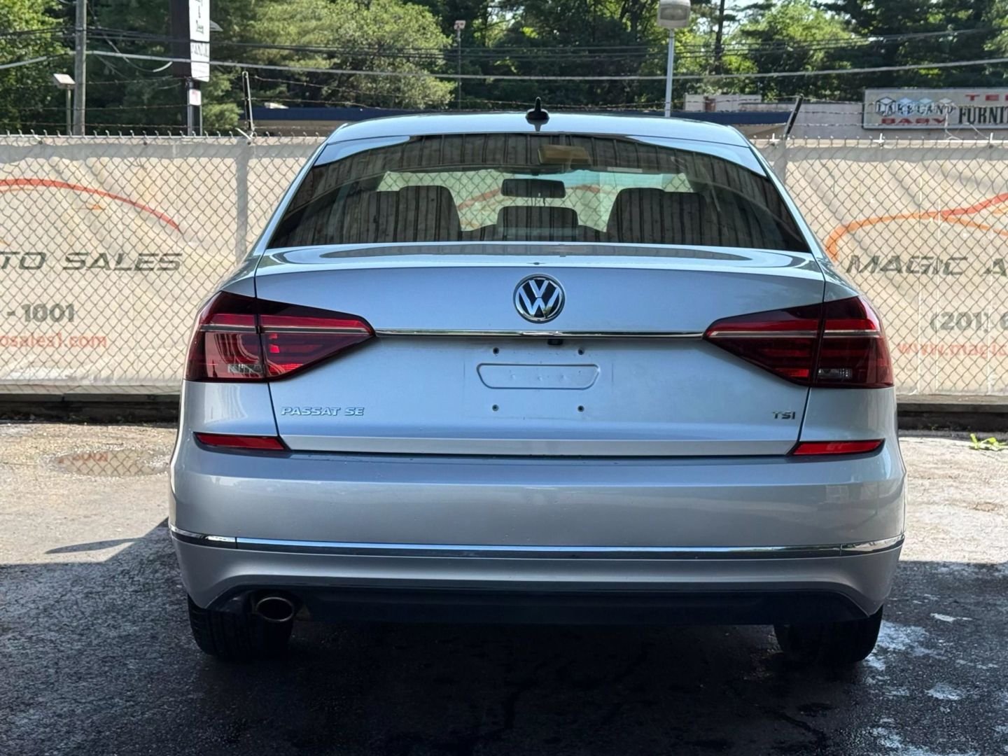 2018 Volkswagen Passat - Image 10