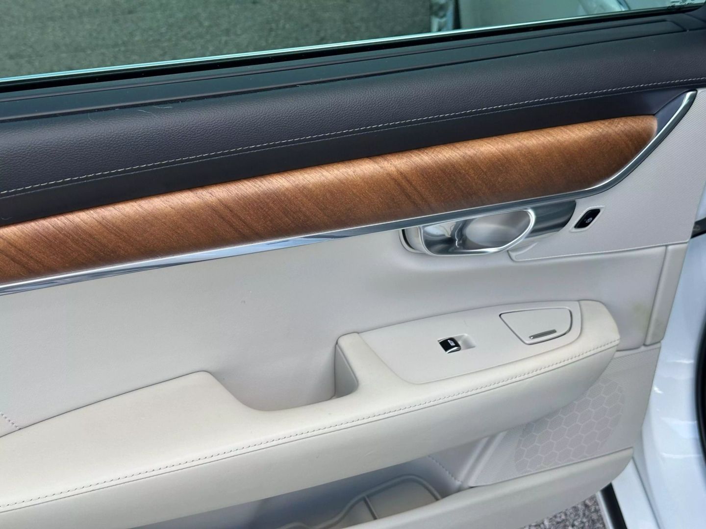2018 Volvo S90 - Image 17