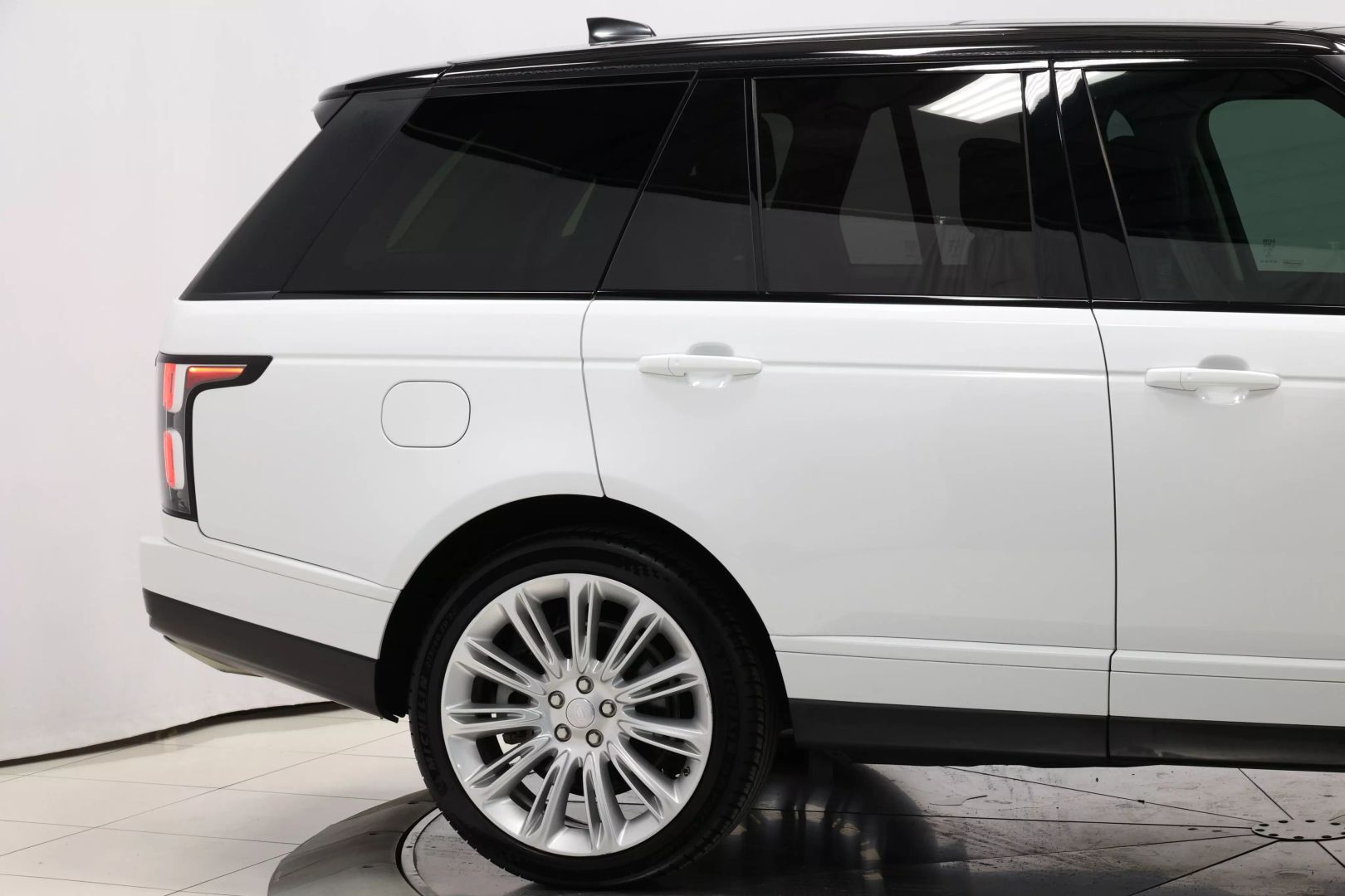 2018 Land Rover Range Rover - Image 74