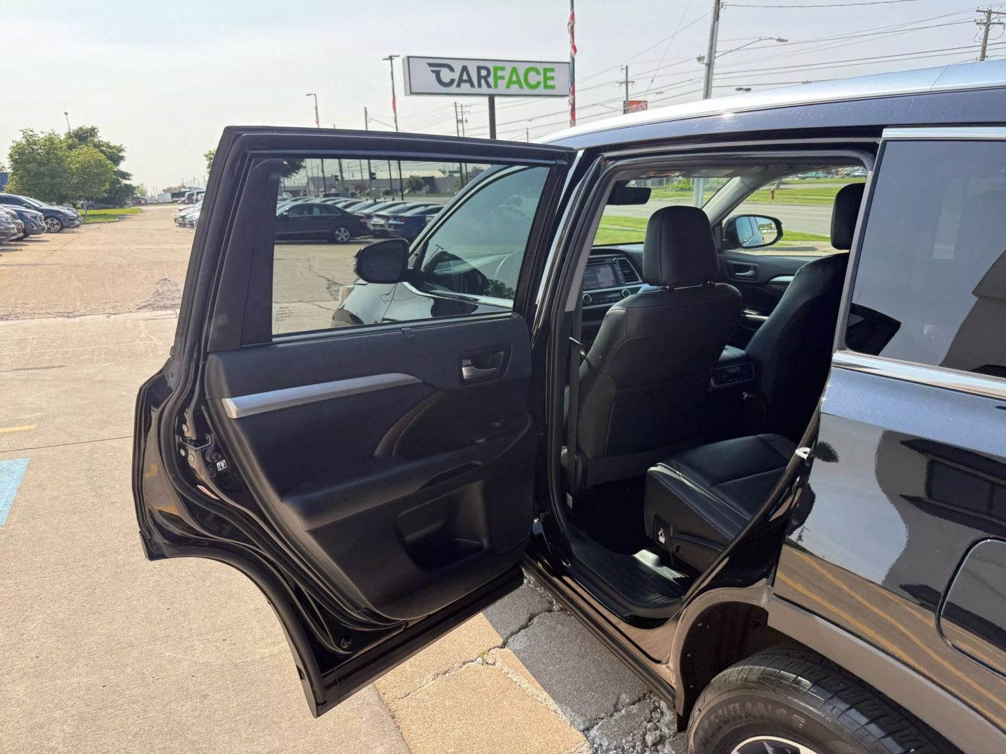 2019 Toyota Highlander - Image 21
