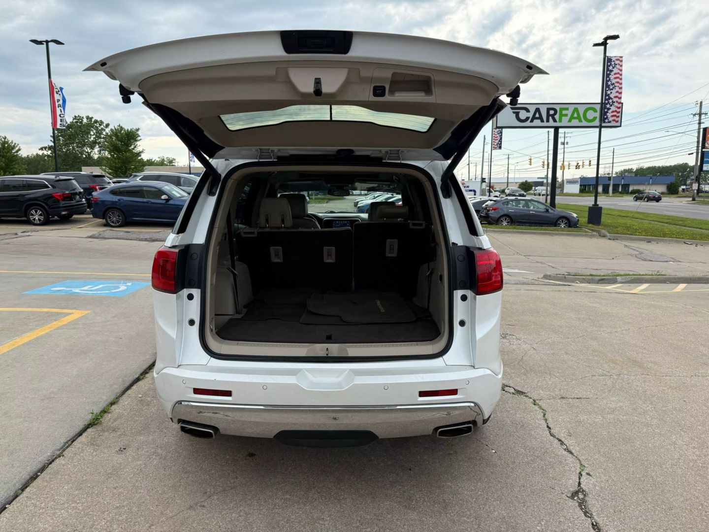 2017 Gmc Acadia - Image 11
