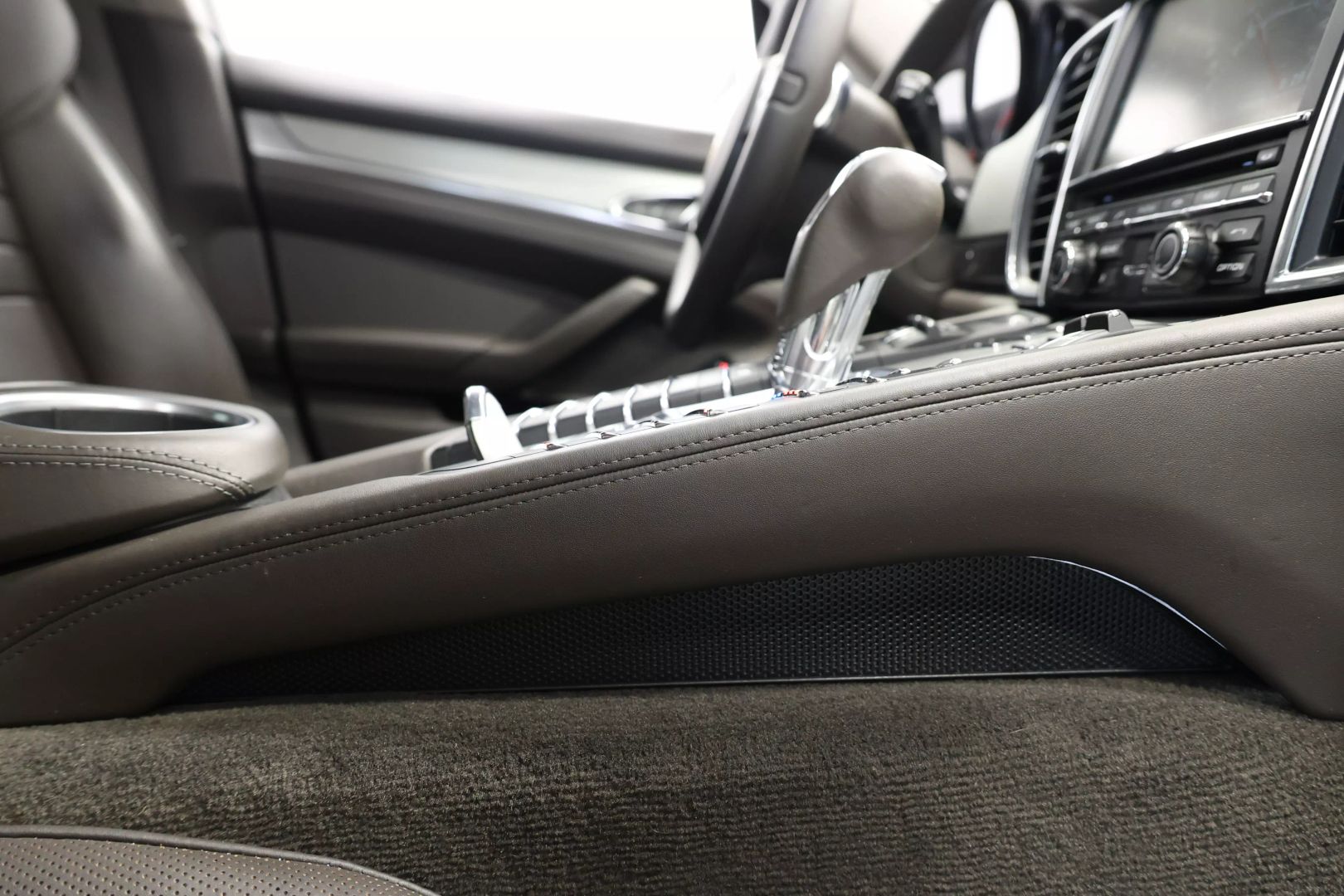 2014 Porsche Panamera - Image 110