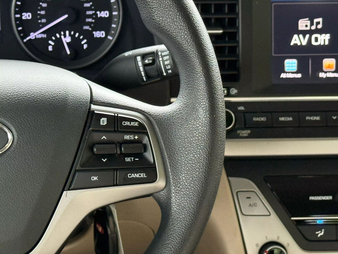 2018 Hyundai Elantra - Image 32
