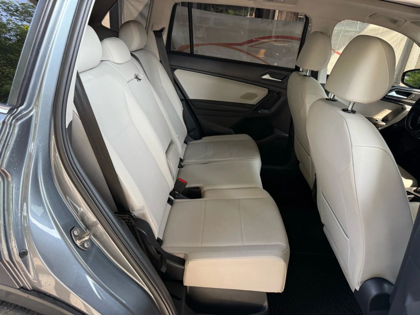2019 Volkswagen Tiguan - Image 20