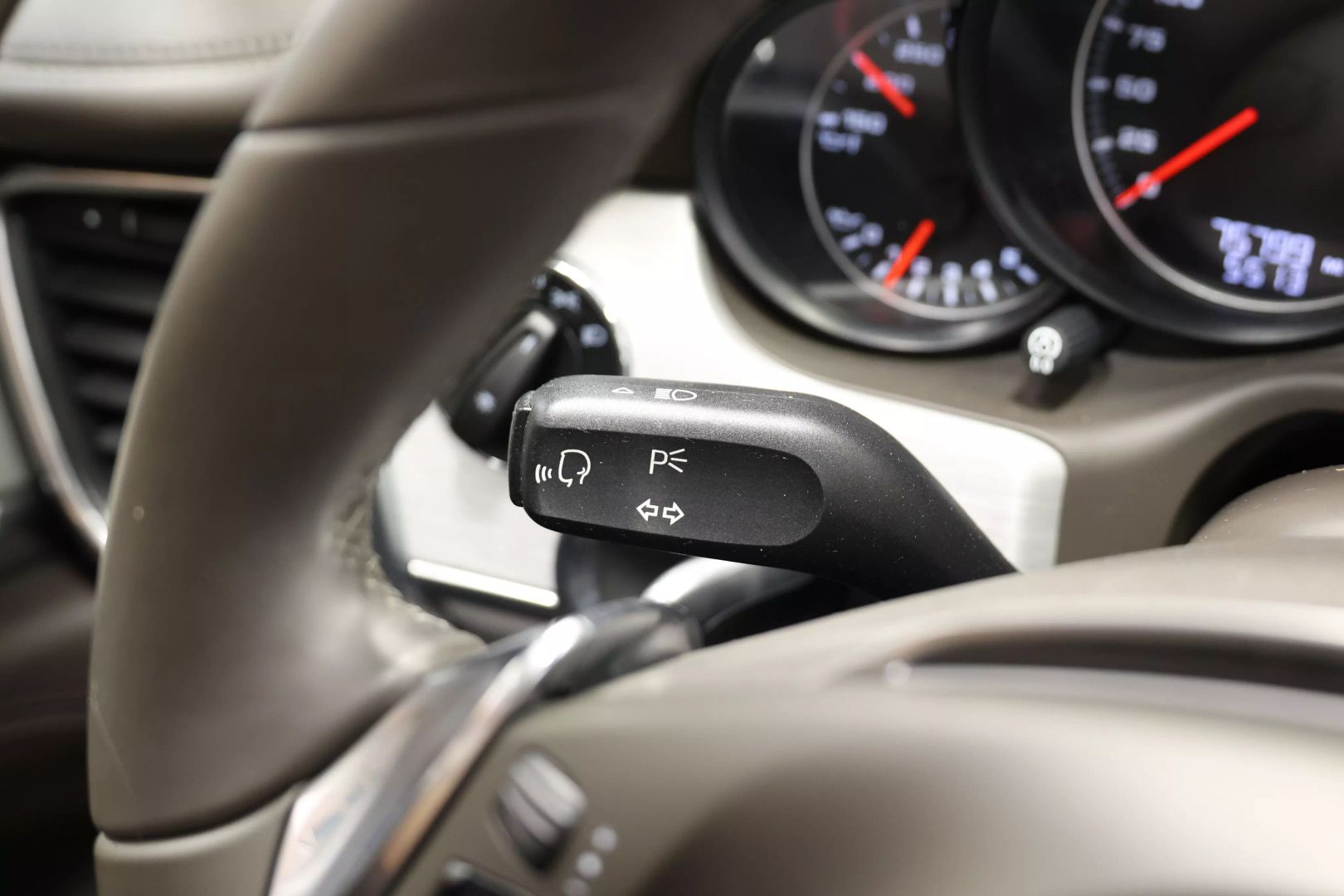 2014 Porsche Panamera - Image 24