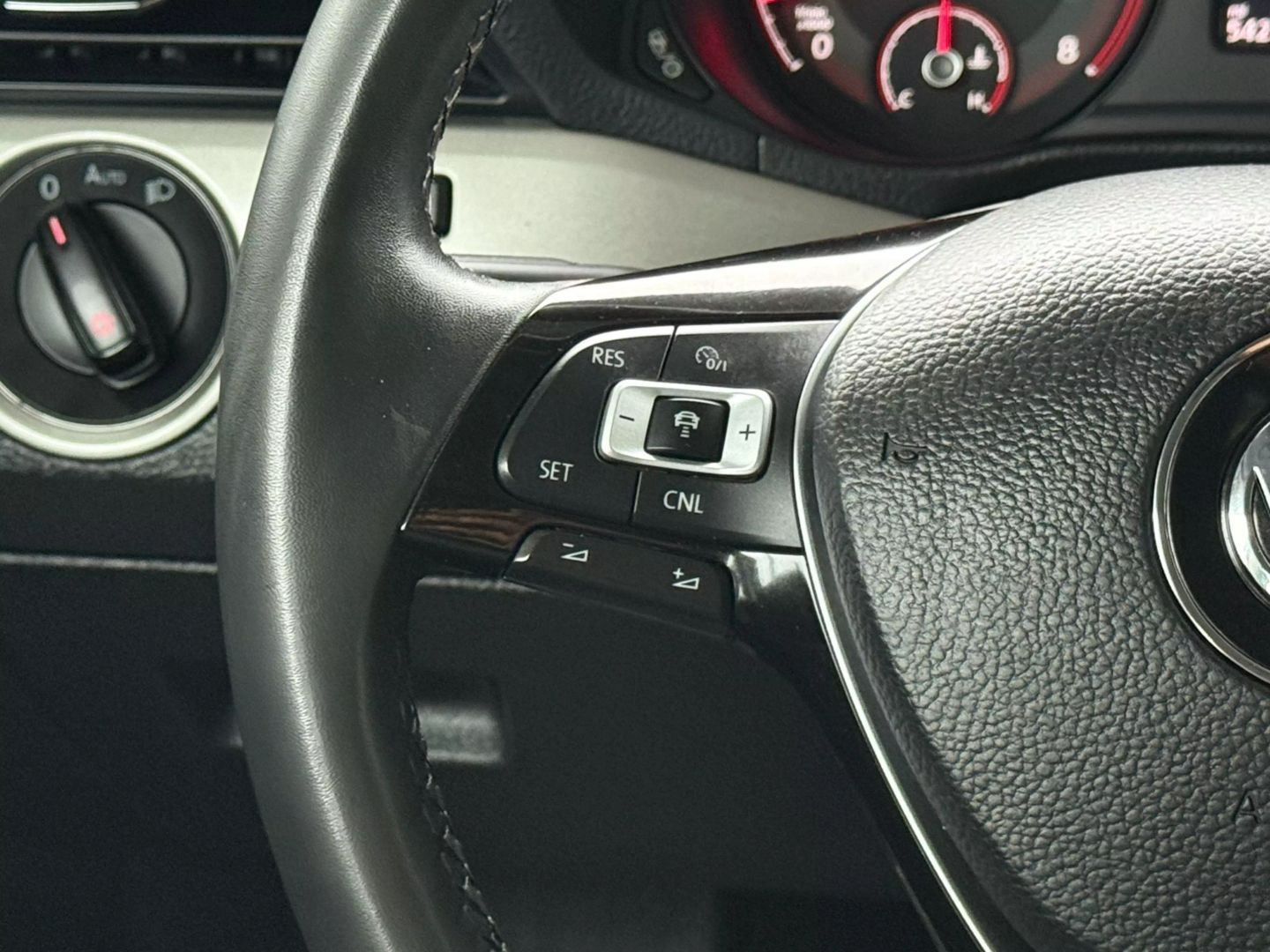 2021 Volkswagen Passat - Image 29