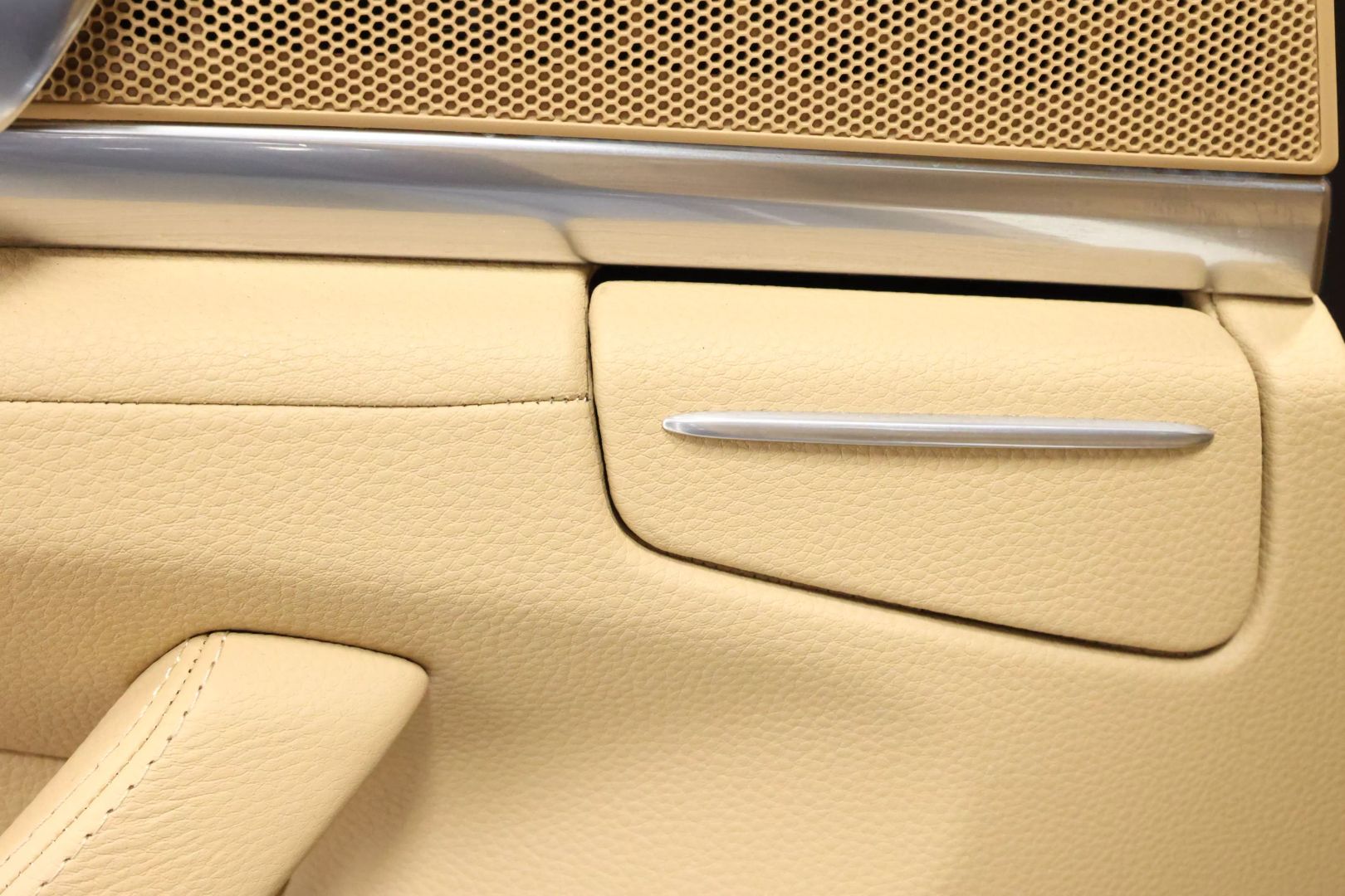 2014 Porsche Panamera - Image 52