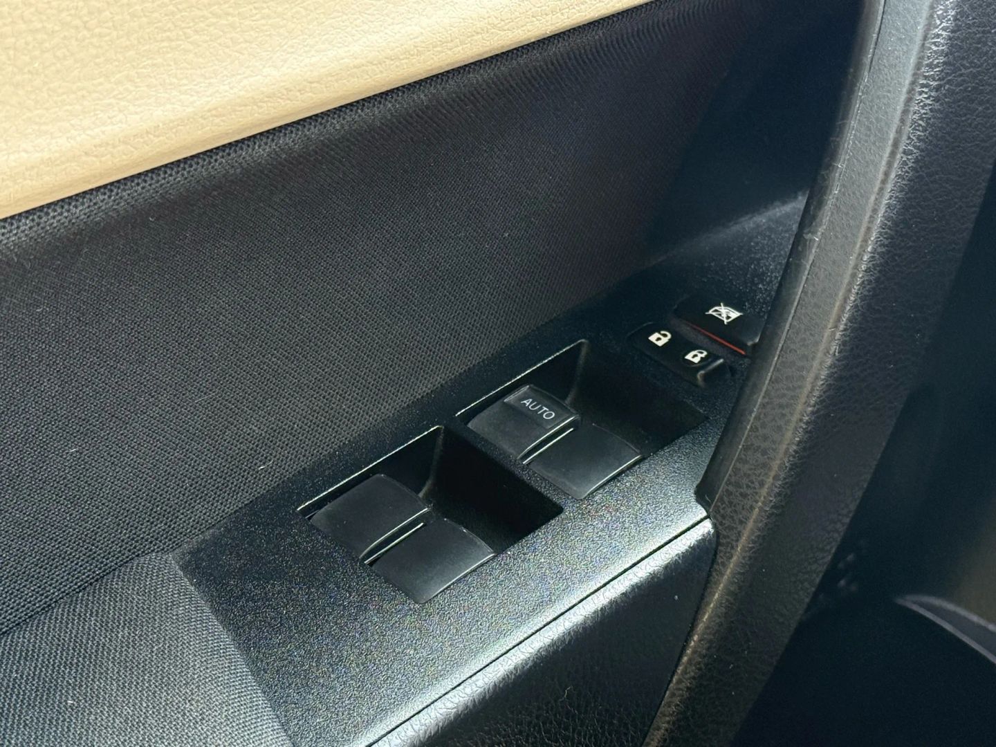 2015 Toyota Corolla - Image 31