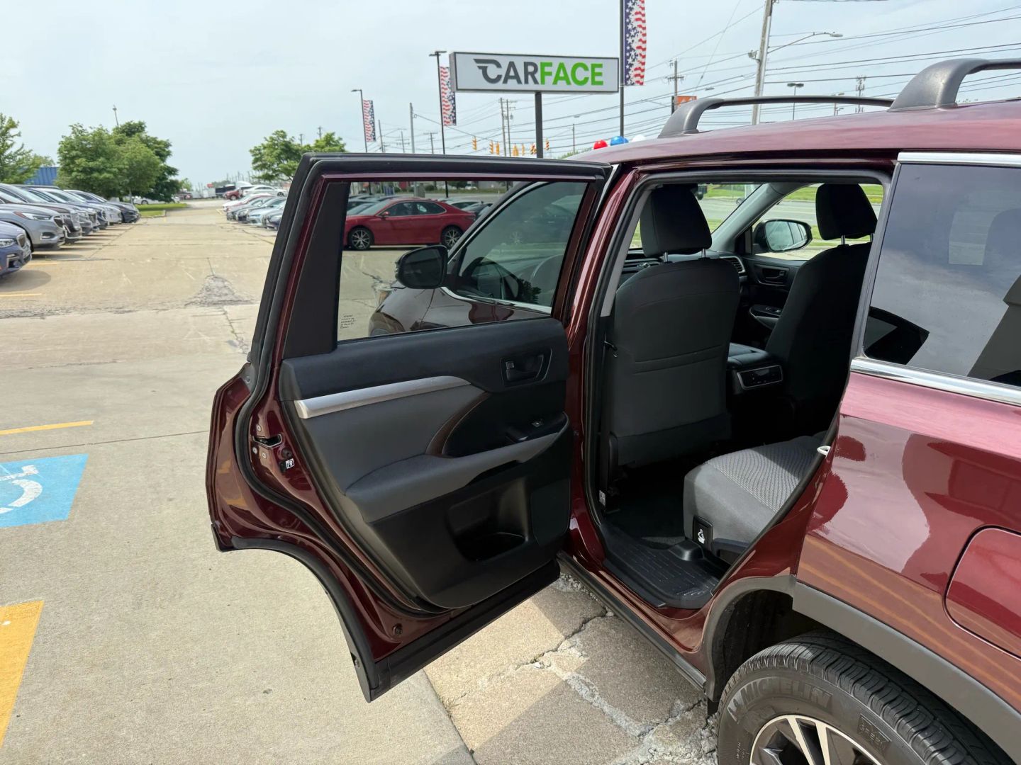 2019 Toyota Highlander - Image 18