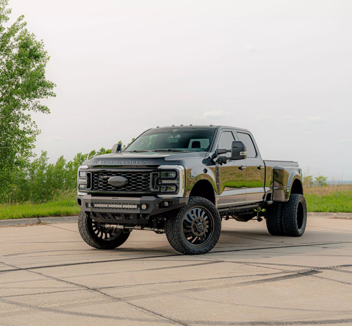 2024 Ford F350 Super Duty Crew Cab - Image 1
