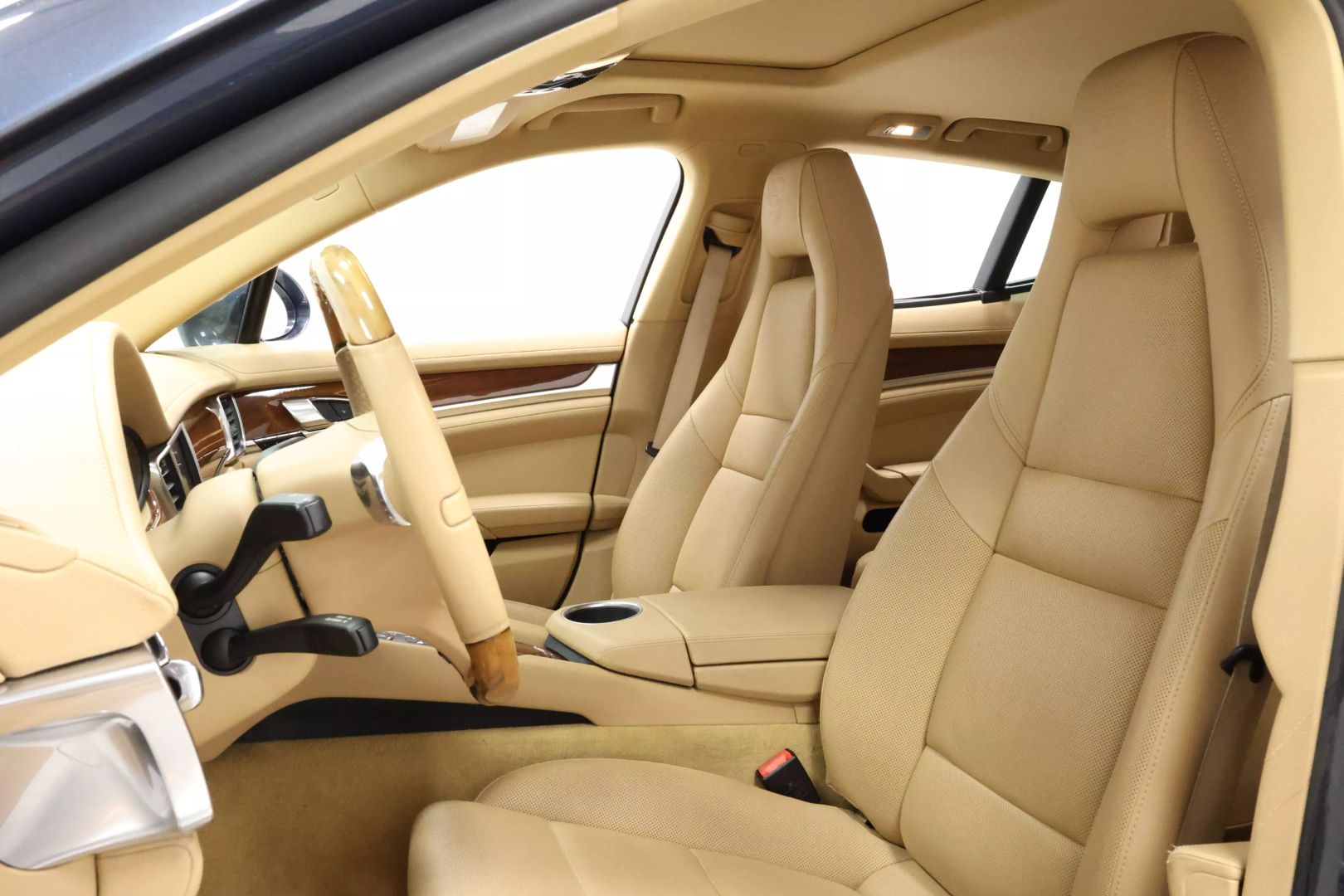2014 Porsche Panamera - Image 16
