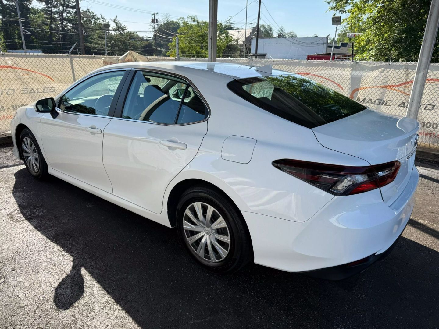 2022 Toyota Camry Hybrid - Image 13