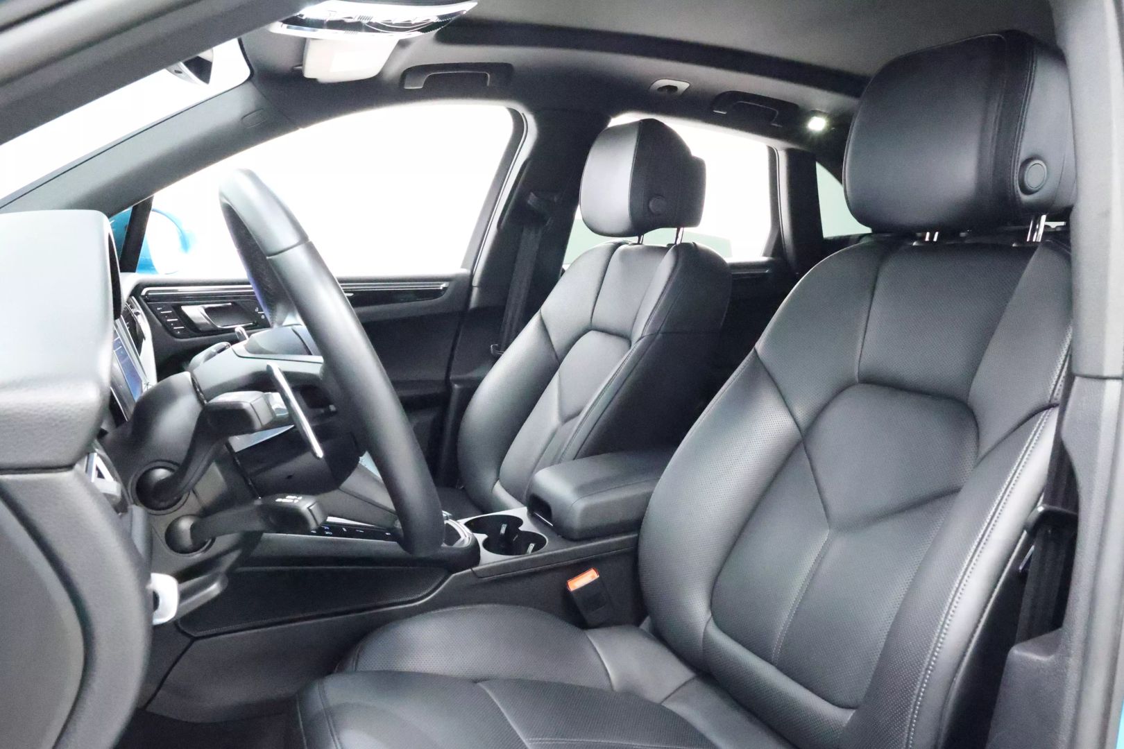 2022 Porsche Macan - Image 16