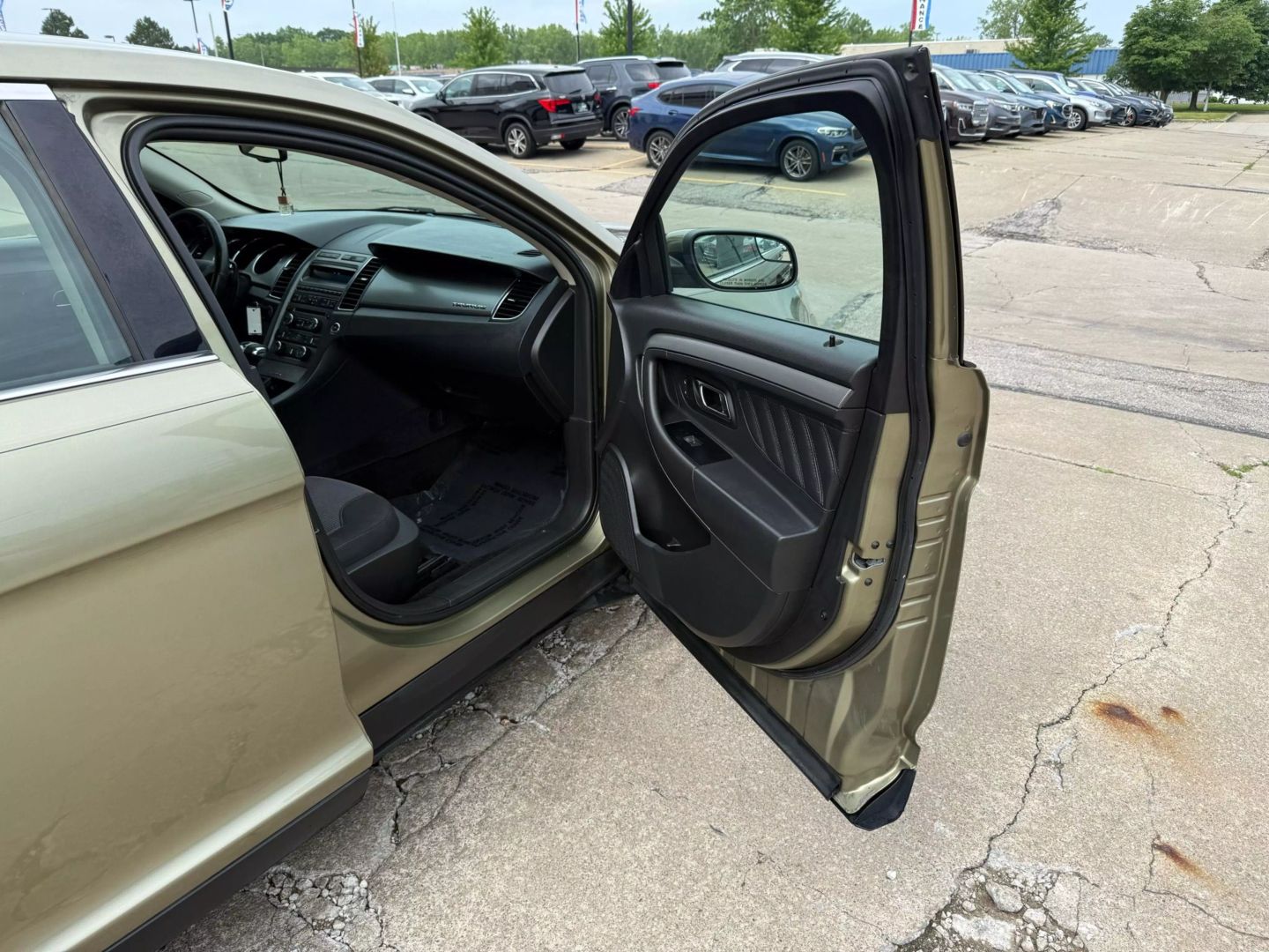 2012 Ford Taurus - Image 23