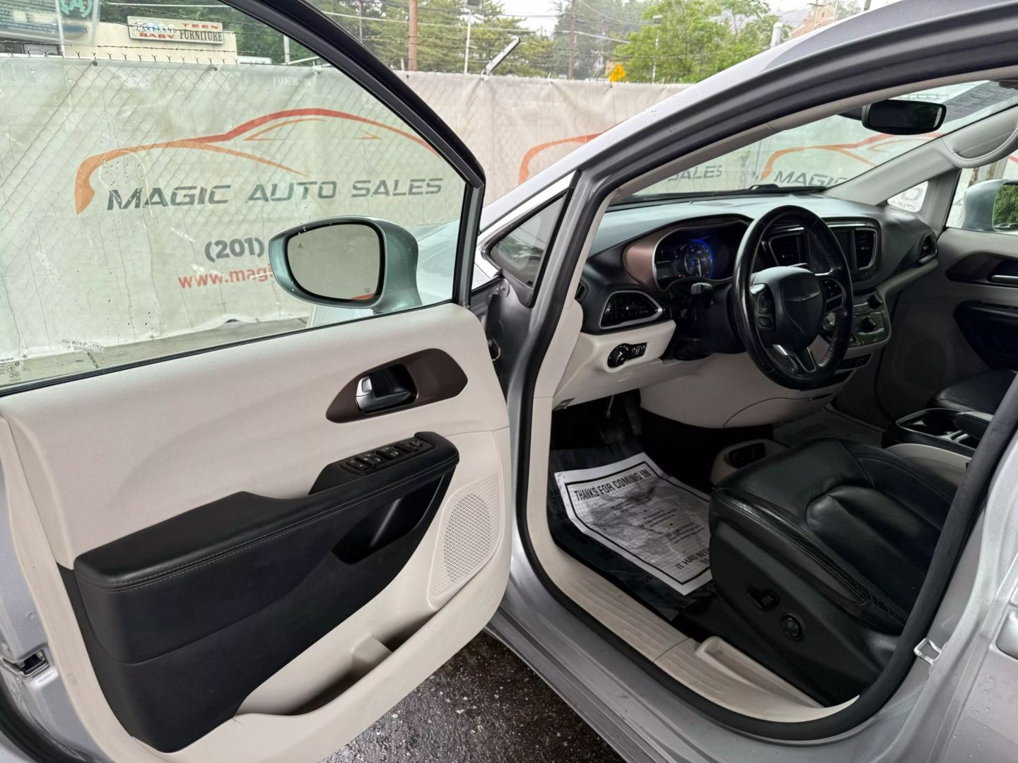 2019 Chrysler Pacifica - Image 14