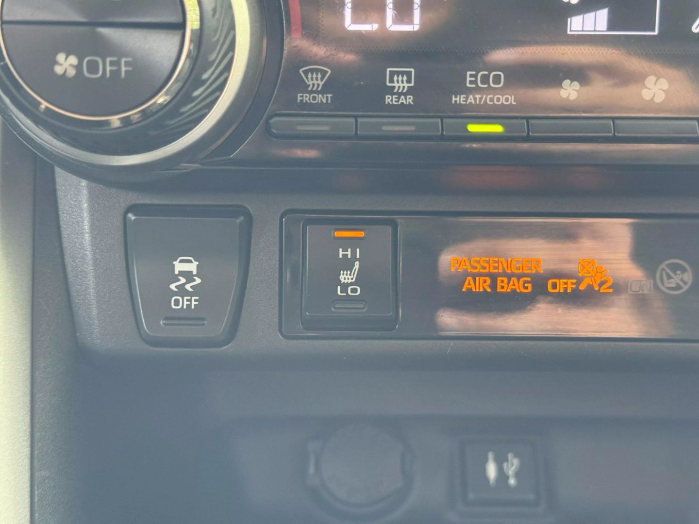 2019 Toyota Rav4 - Image 30