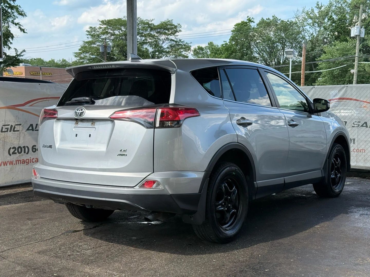 2018 Toyota Rav4 - Image 11
