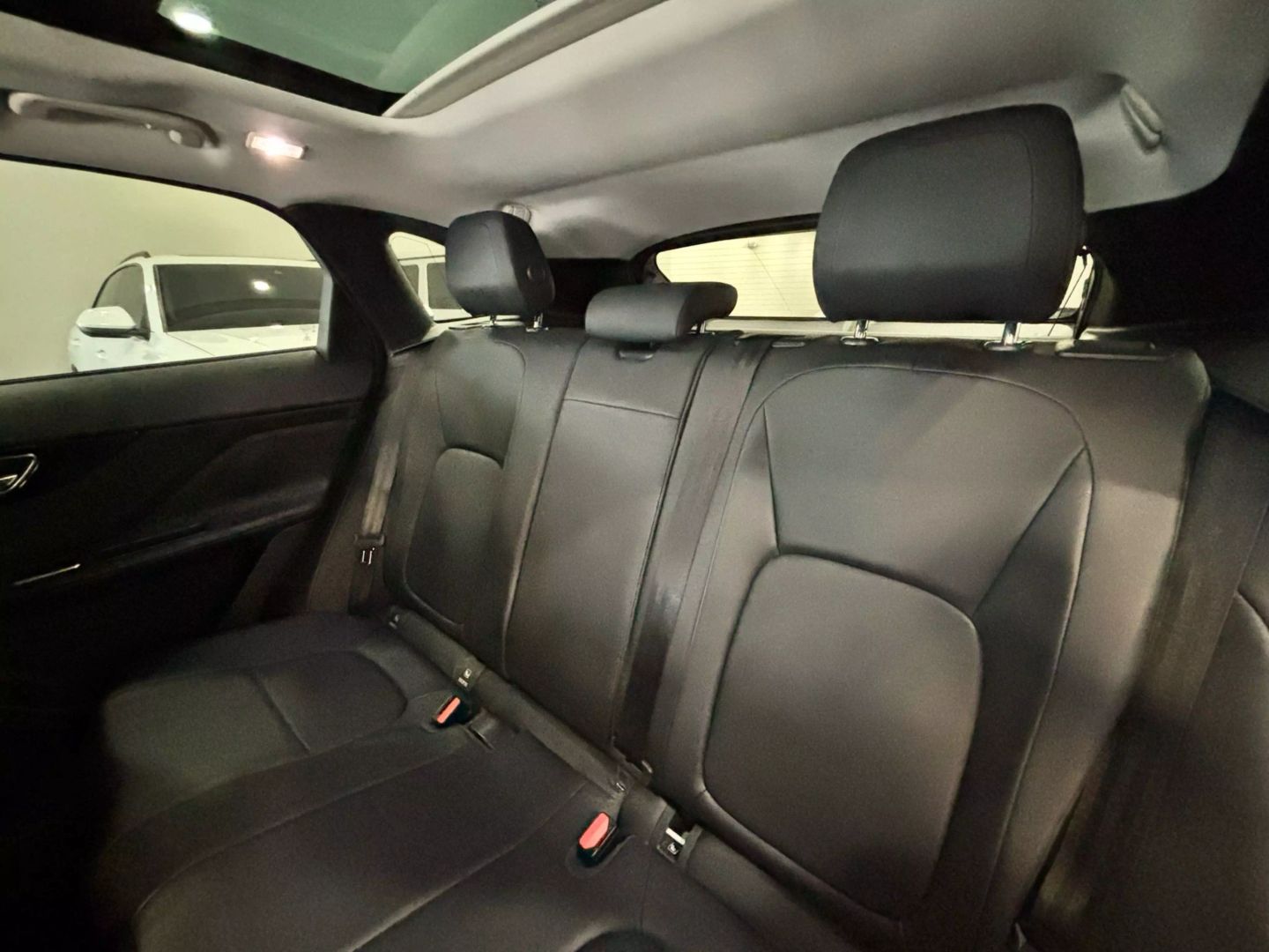 2018 Jaguar F-pace 30t Premium Sport Utility 4d - Image 14