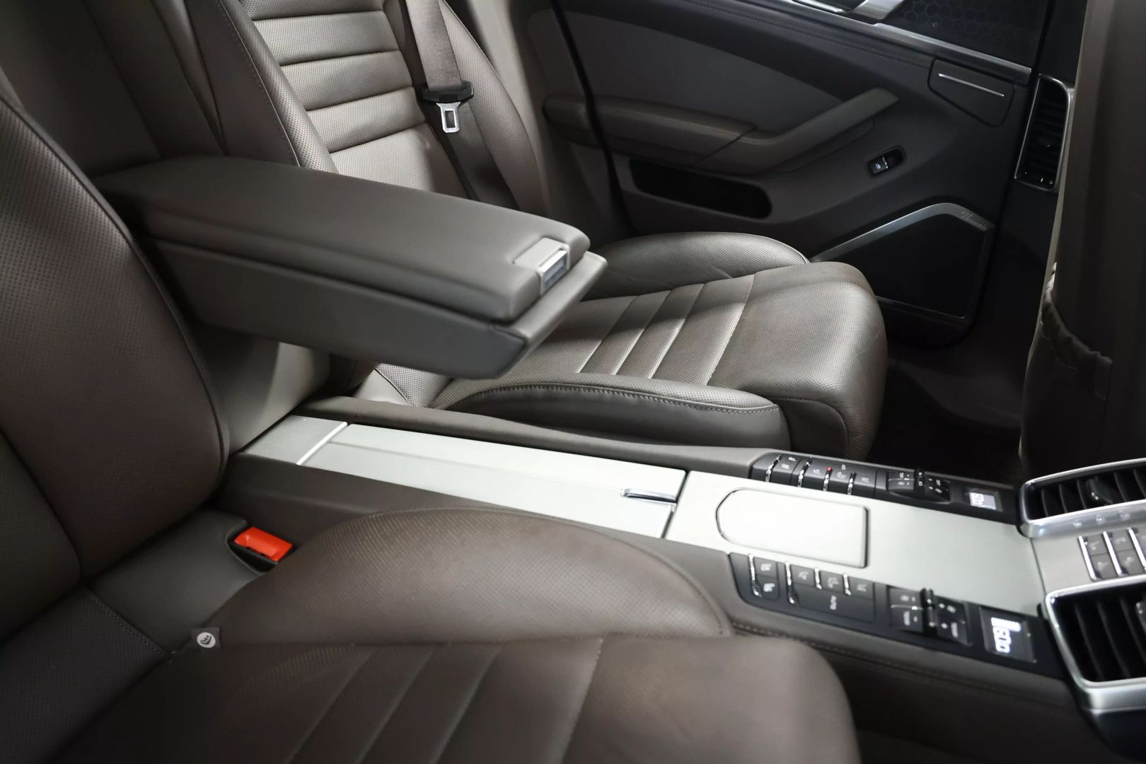 2014 Porsche Panamera - Image 89