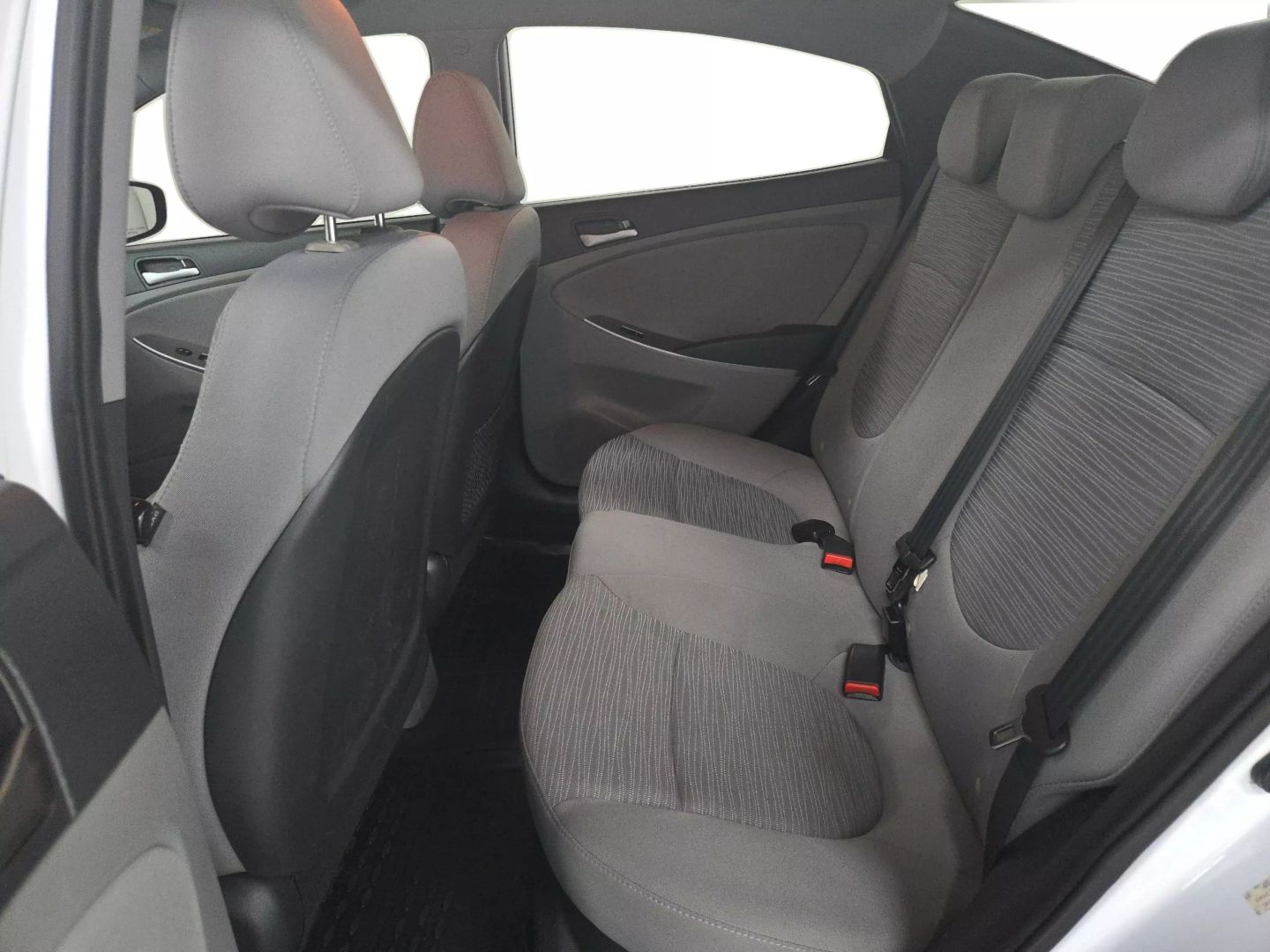 2015 Hyundai Accent - Image 10