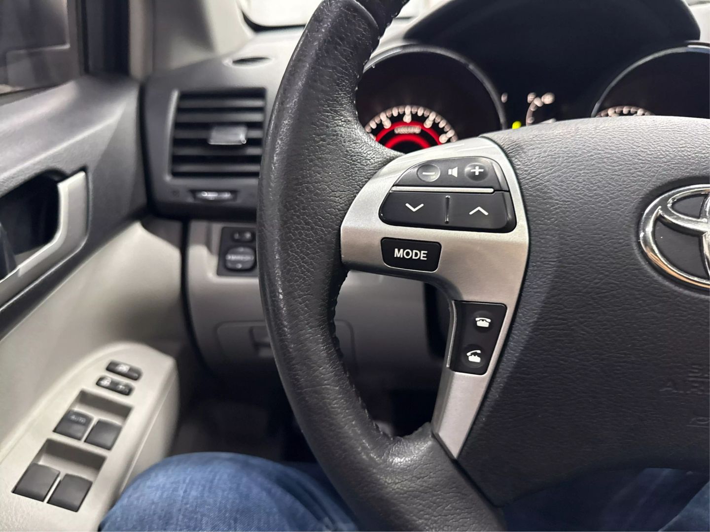 2013 Toyota Highlander - Image 22