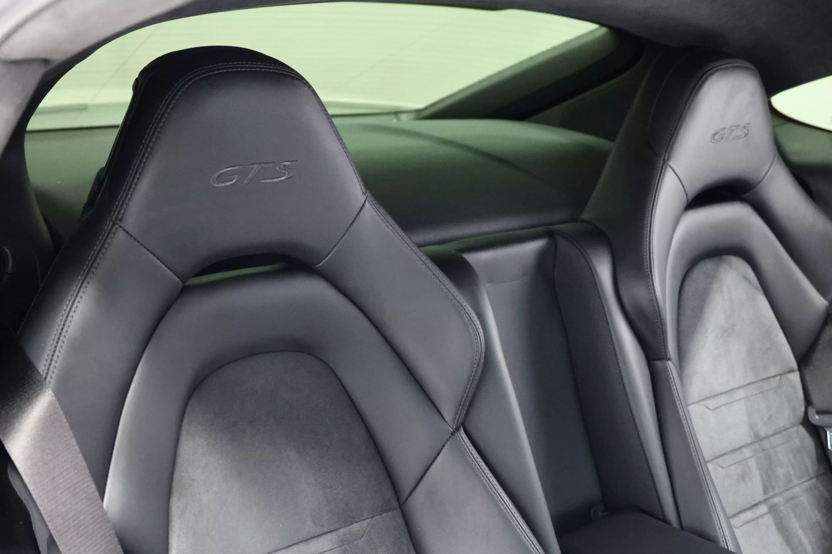 2020 Porsche Panamera - Image 80