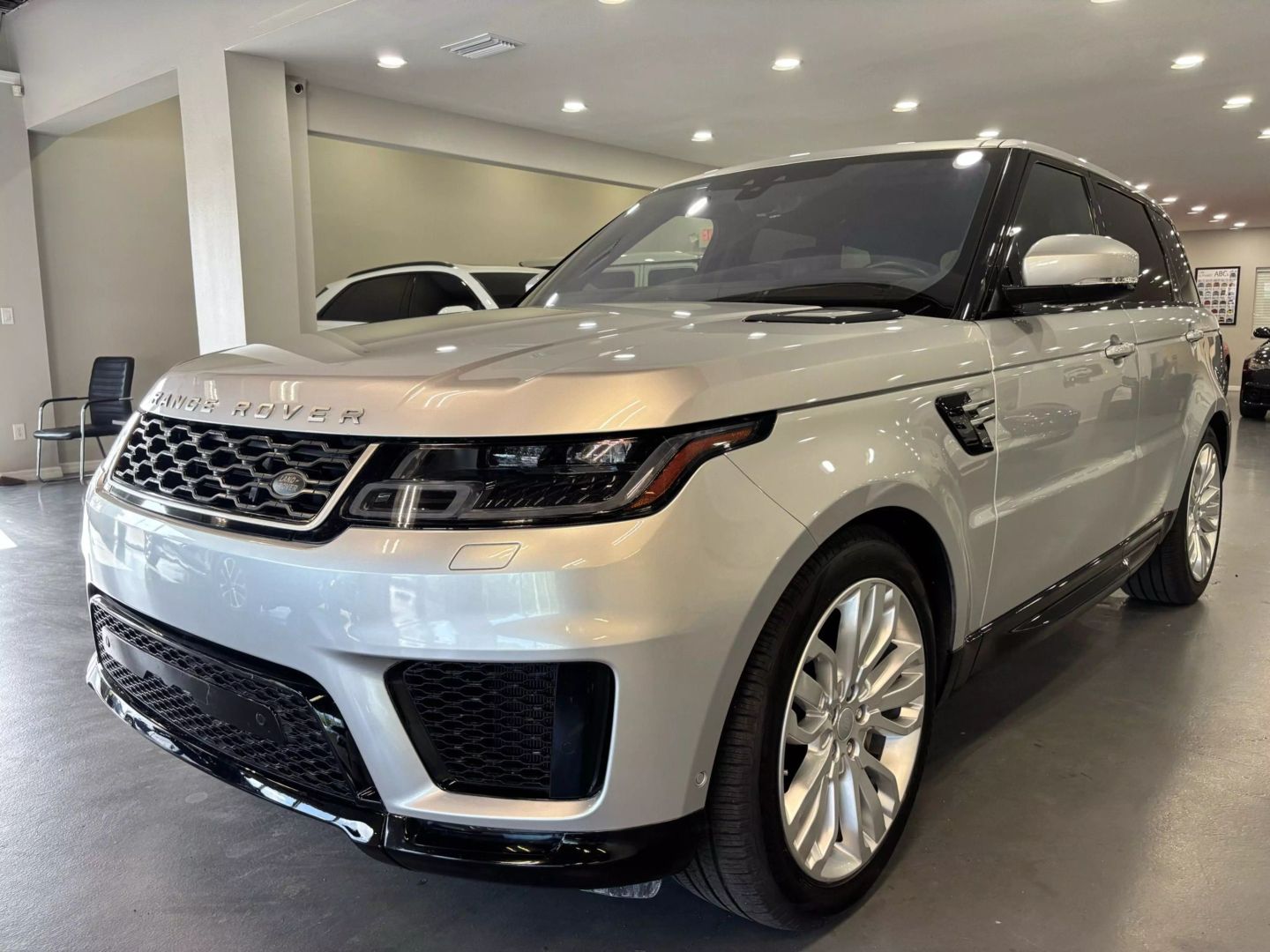 2020 Land Rover Range Rover Sport Hse Sport Utility 4d - Image 3