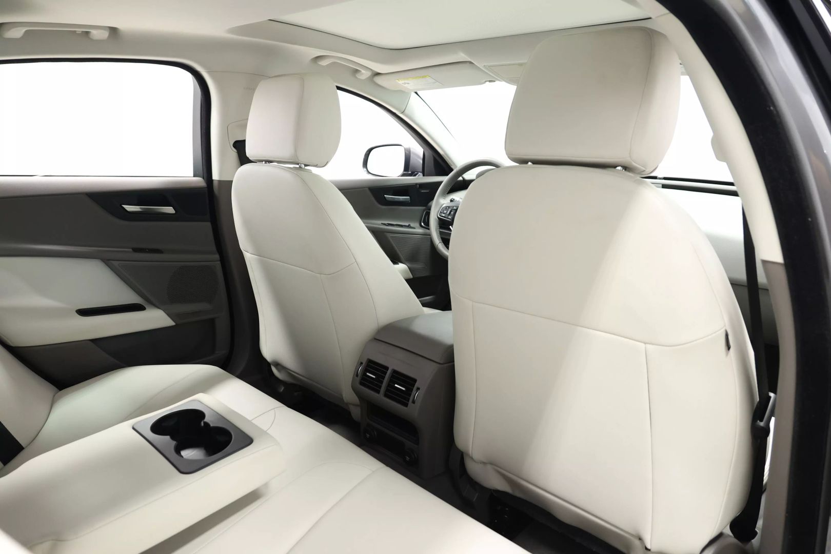 2019 Jaguar Xe - Image 76