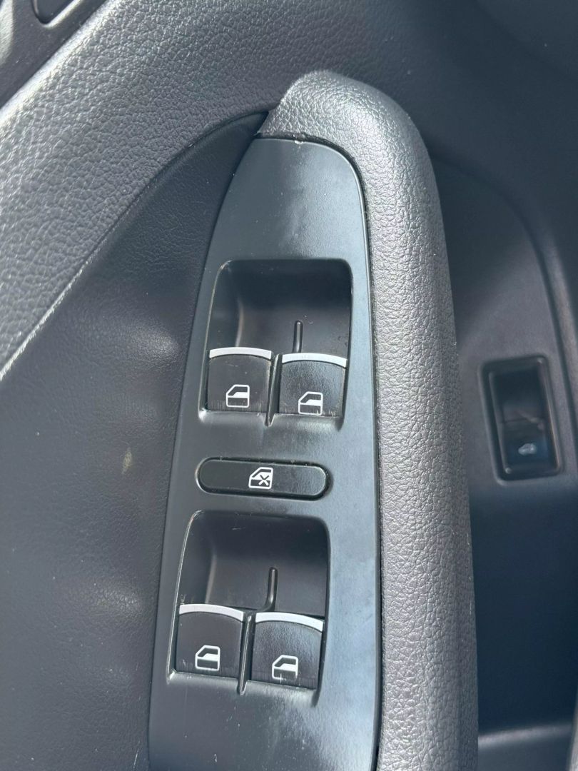 2013 Volkswagen Jetta - Image 38