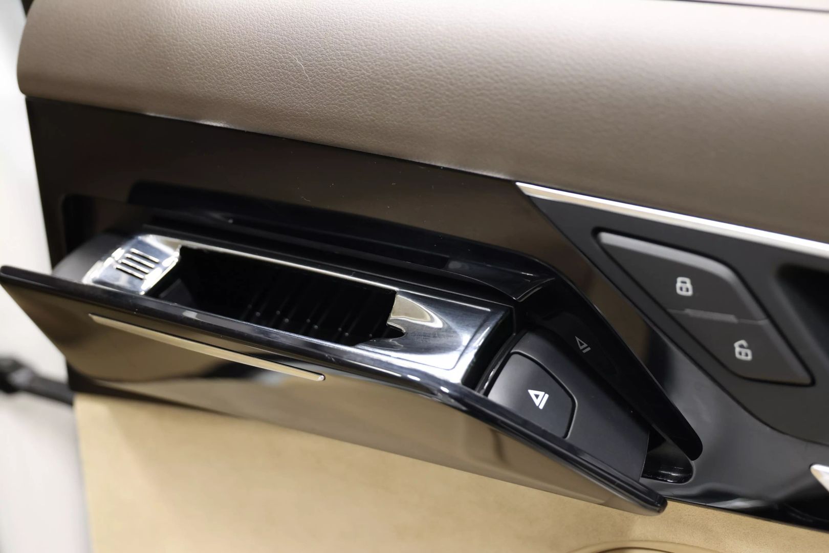 2015 Audi A8 - Image 77