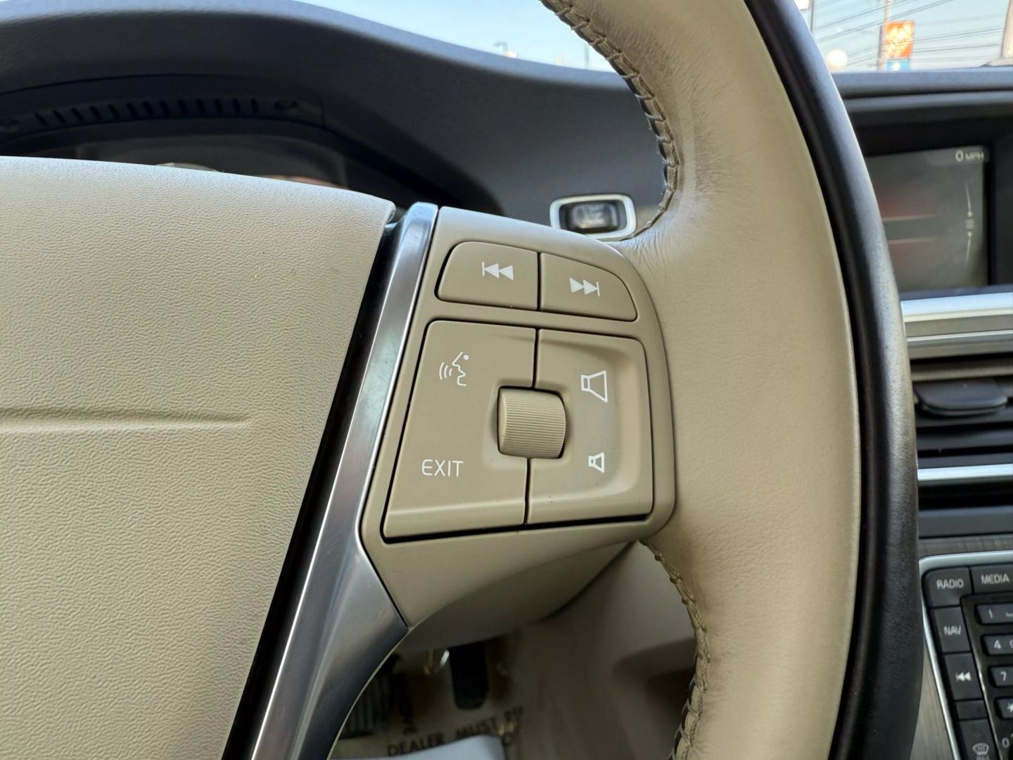 2015 Volvo S60 - Image 29