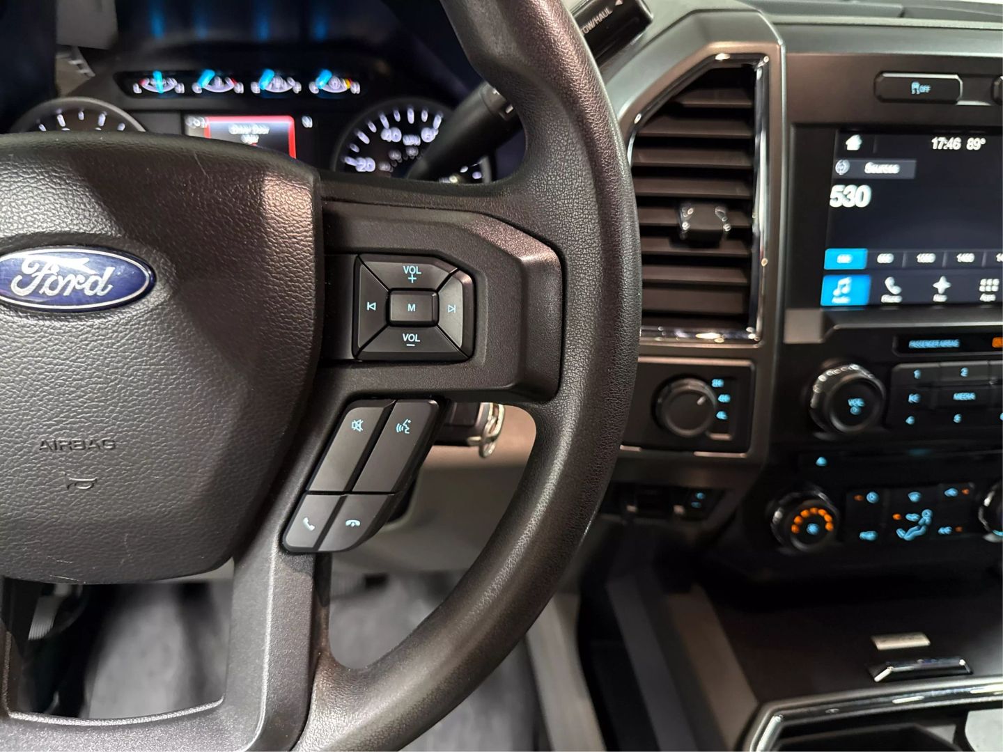2017 Ford F250 Super Duty Crew Cab - Image 23