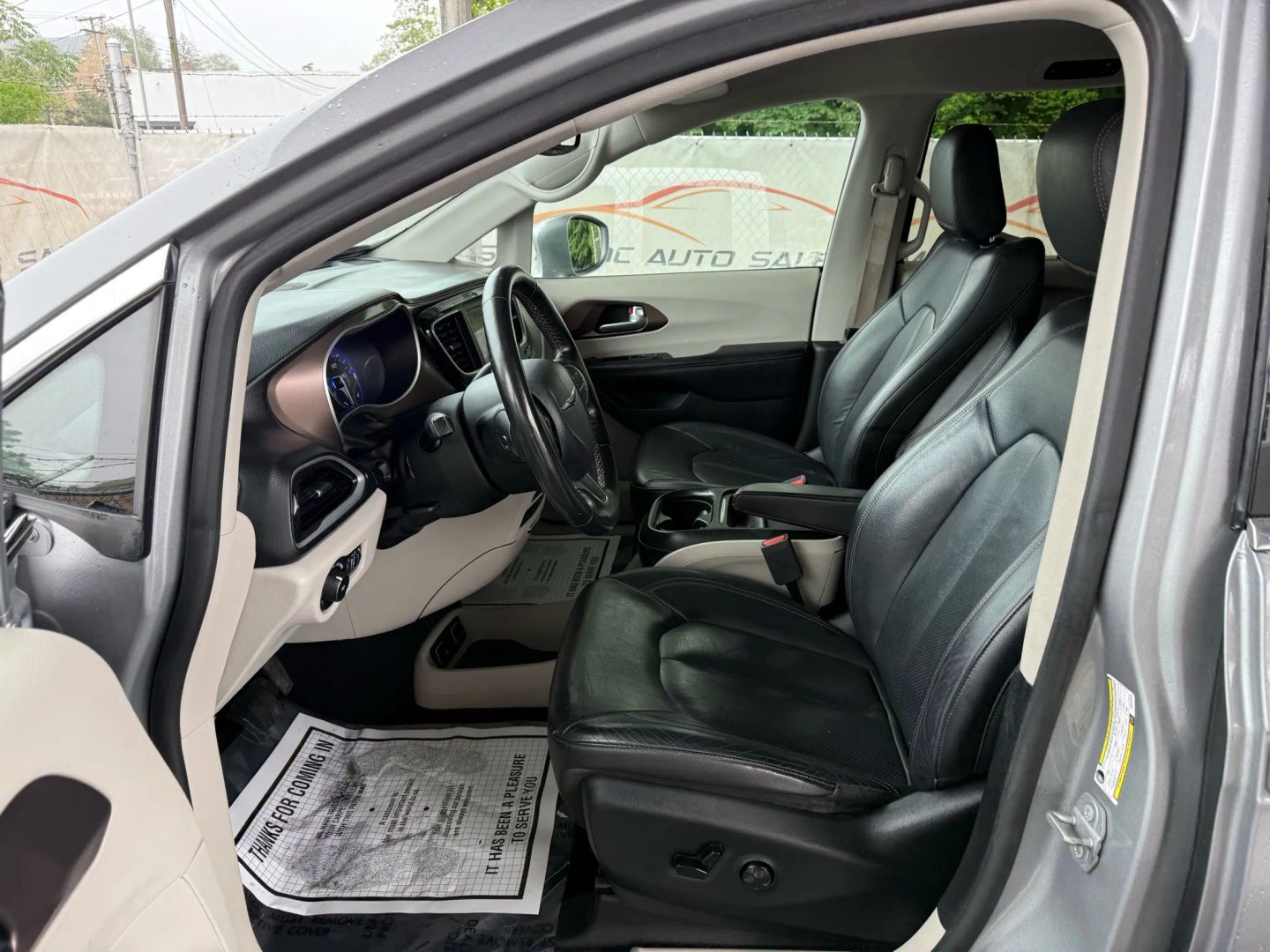 2019 Chrysler Pacifica - Image 15