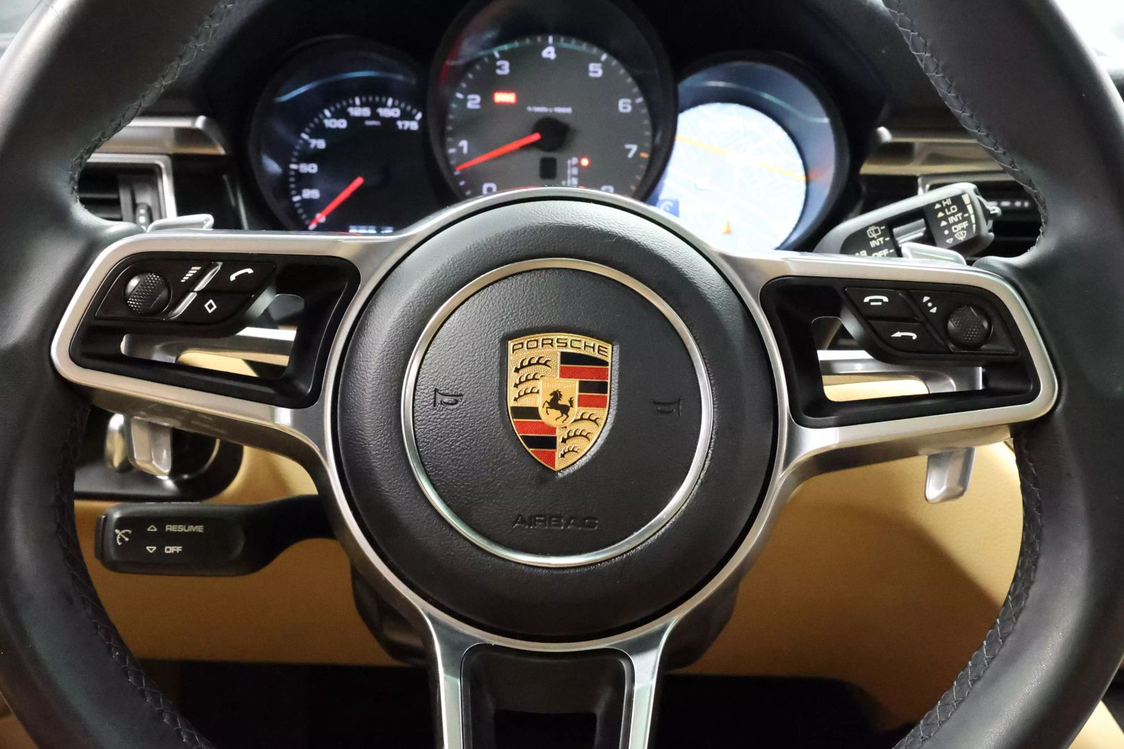 2017 Porsche Macan - Image 26