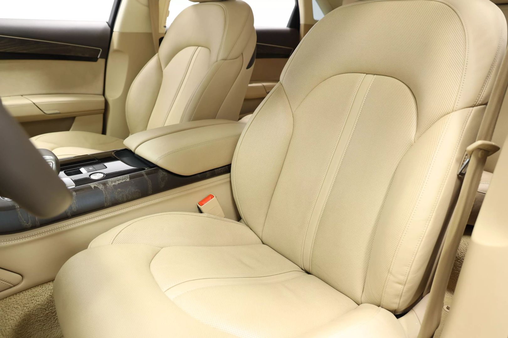 2015 Audi A8 - Image 21