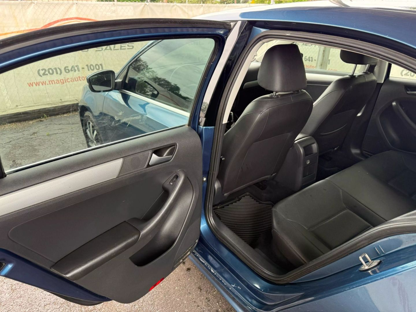 2017 Volkswagen Jetta - Image 17