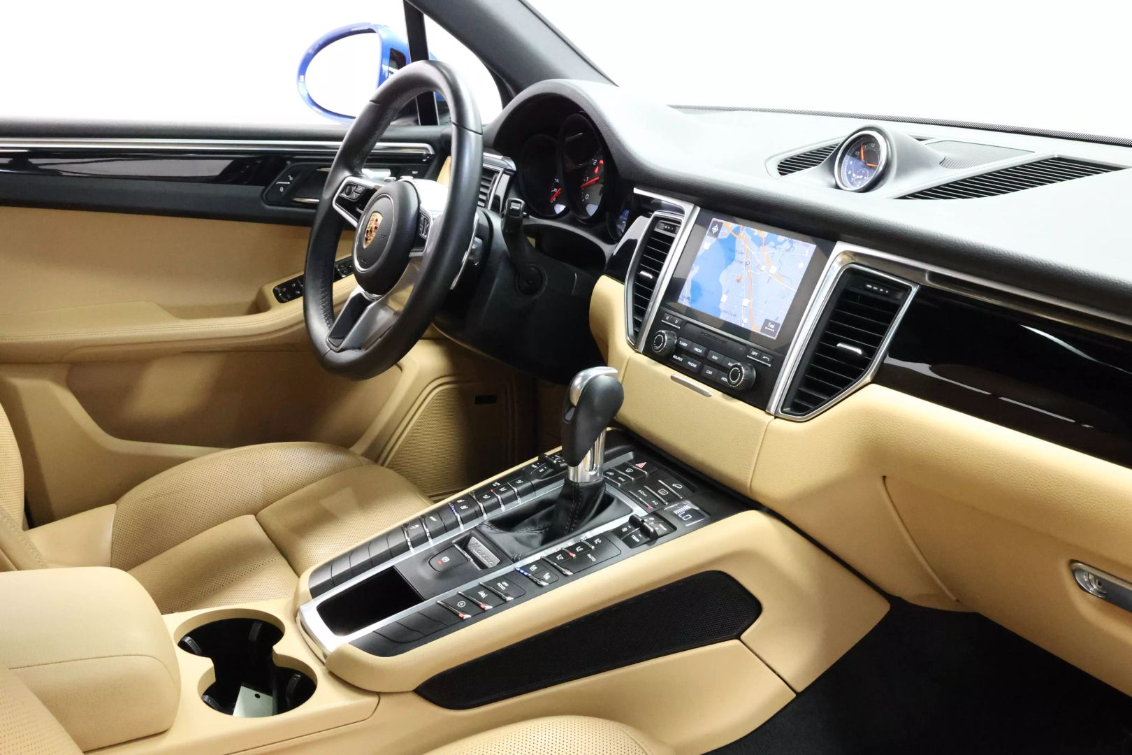 2017 Porsche Macan - Image 93