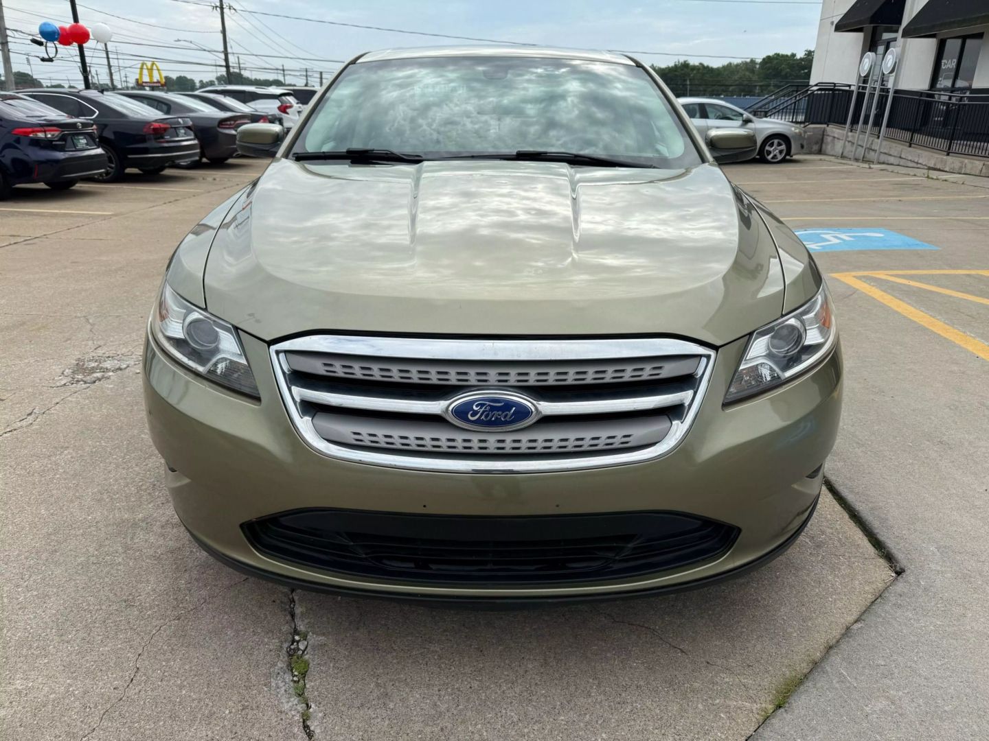 2012 Ford Taurus - Image 2