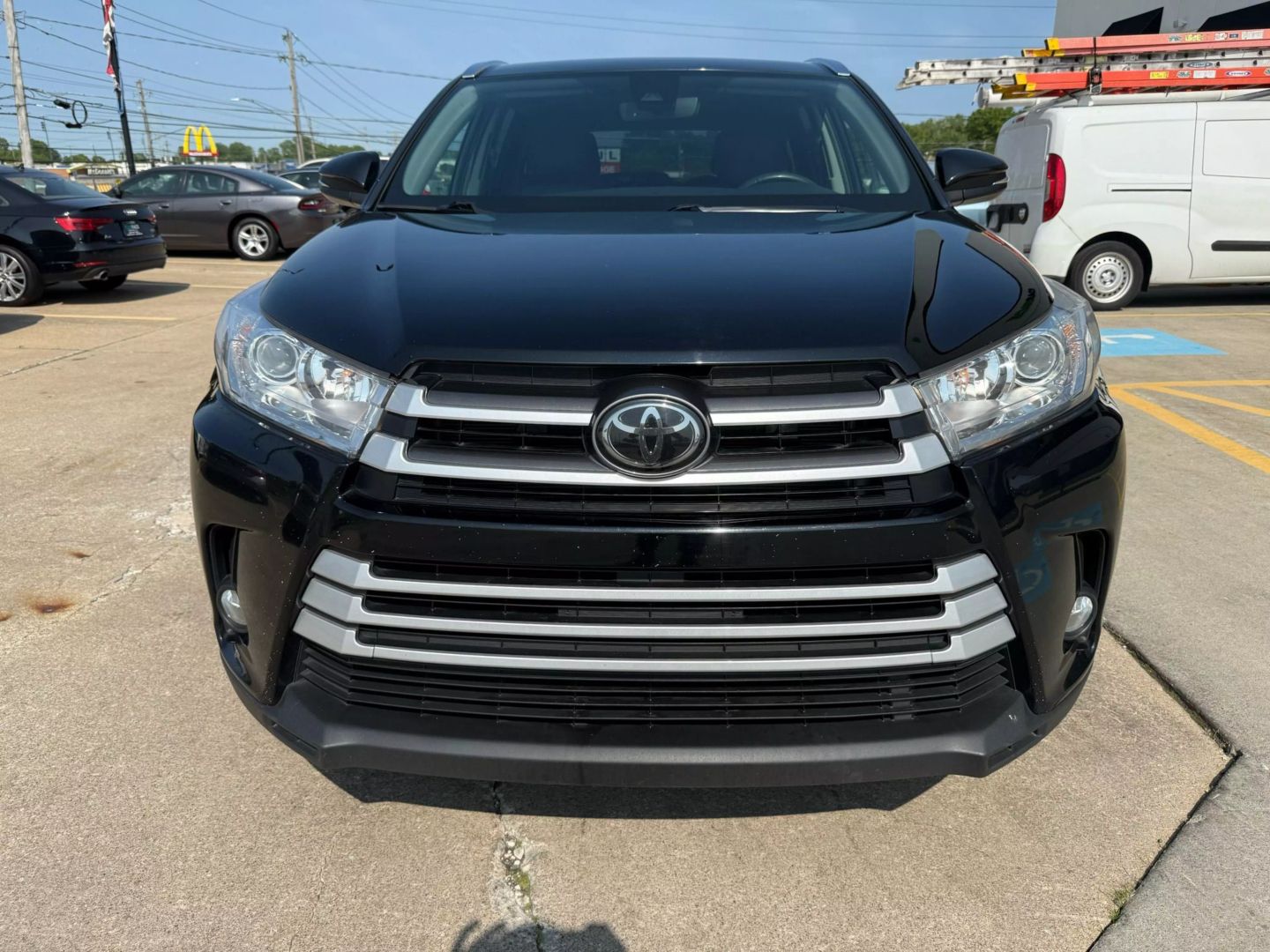 2019 Toyota Highlander - Image 2