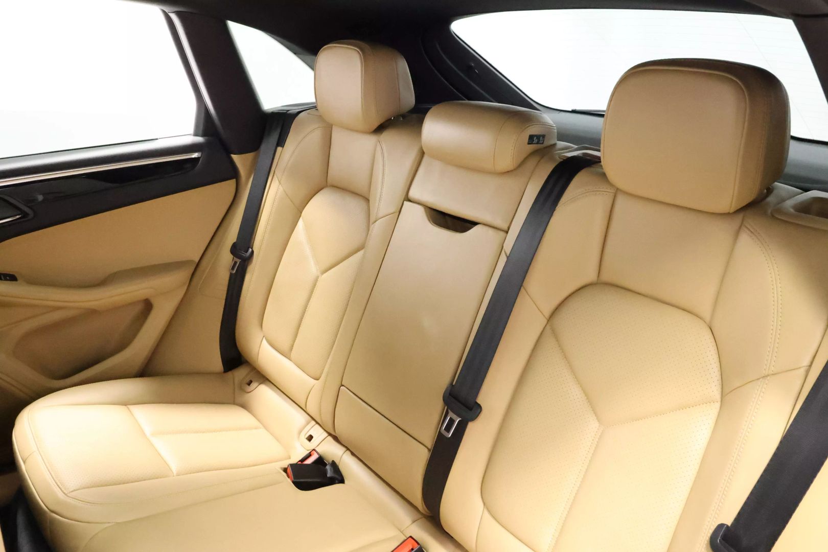2017 Porsche Macan - Image 54