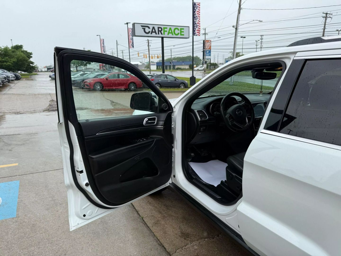 2019 Jeep Grand Cherokee - Image 18