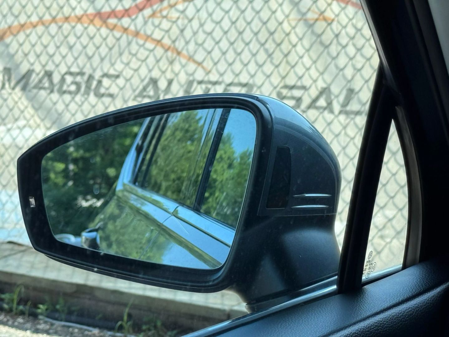 2020 Volkswagen Tiguan - Image 37