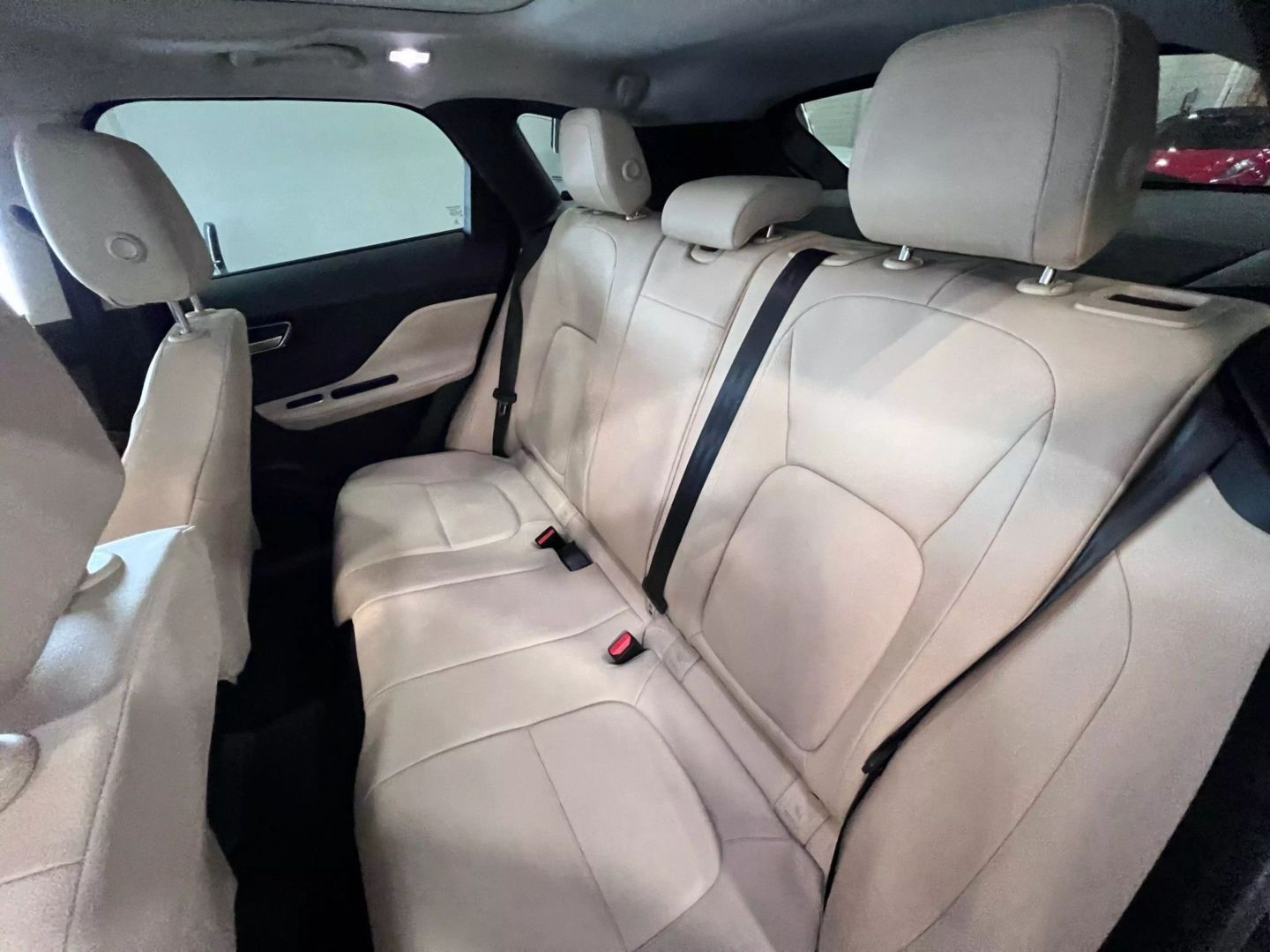 2018 Jaguar F-pace 25t Premium Sport Utility 4d - Image 11