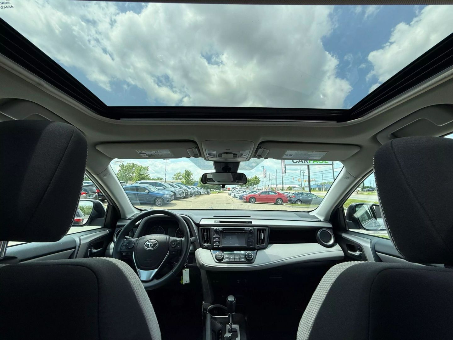 2017 Toyota Rav4 - Image 25