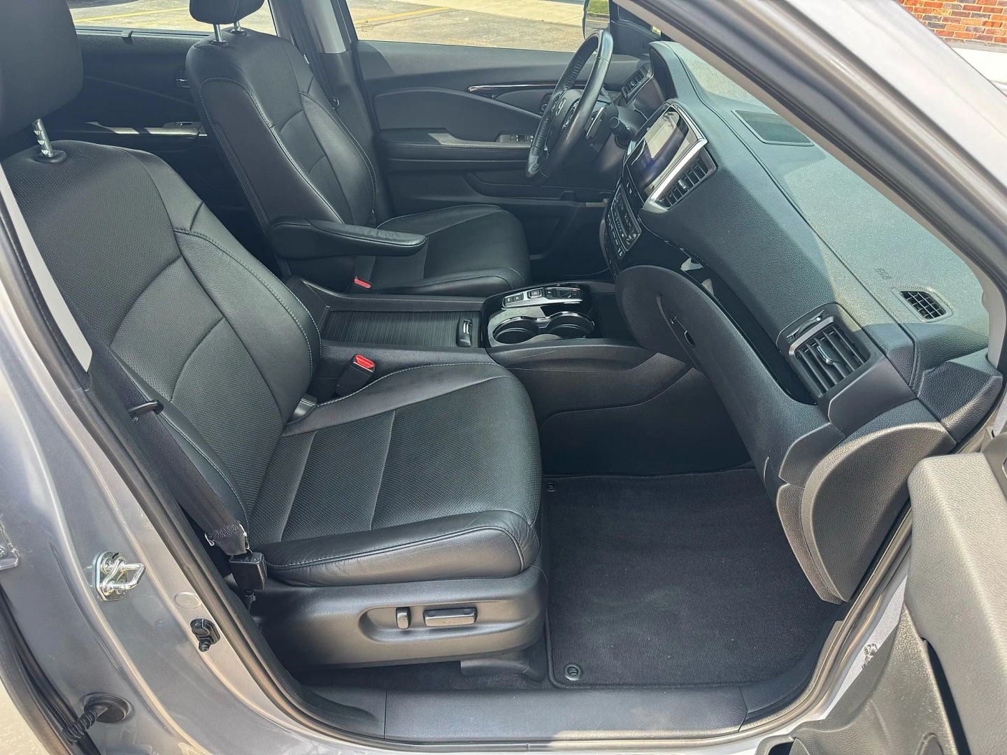 2018 Honda Pilot - Image 16