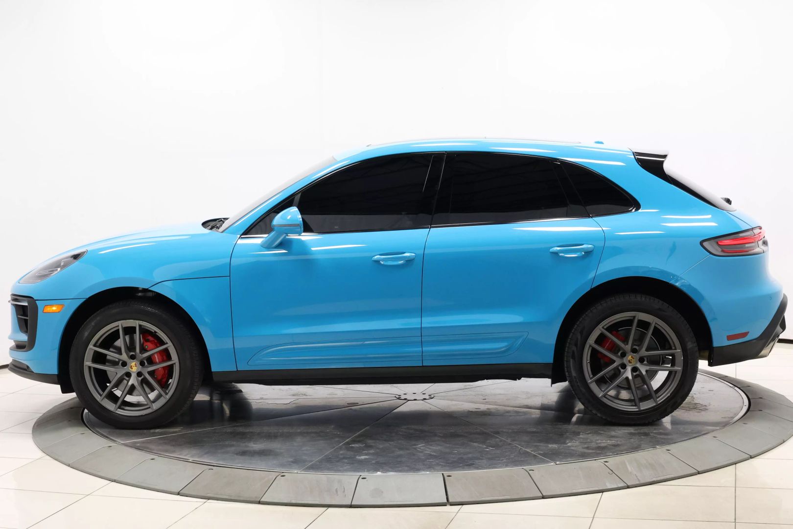 2022 Porsche Macan - Image 6
