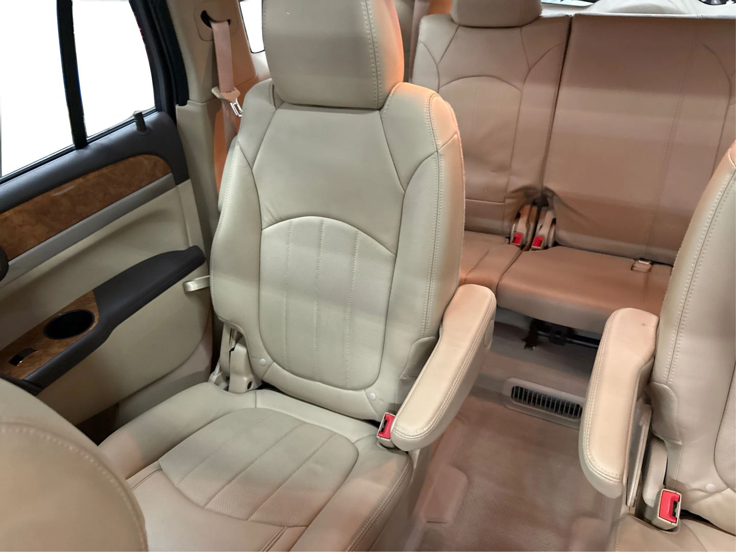 2011 Buick Enclave - Image 36