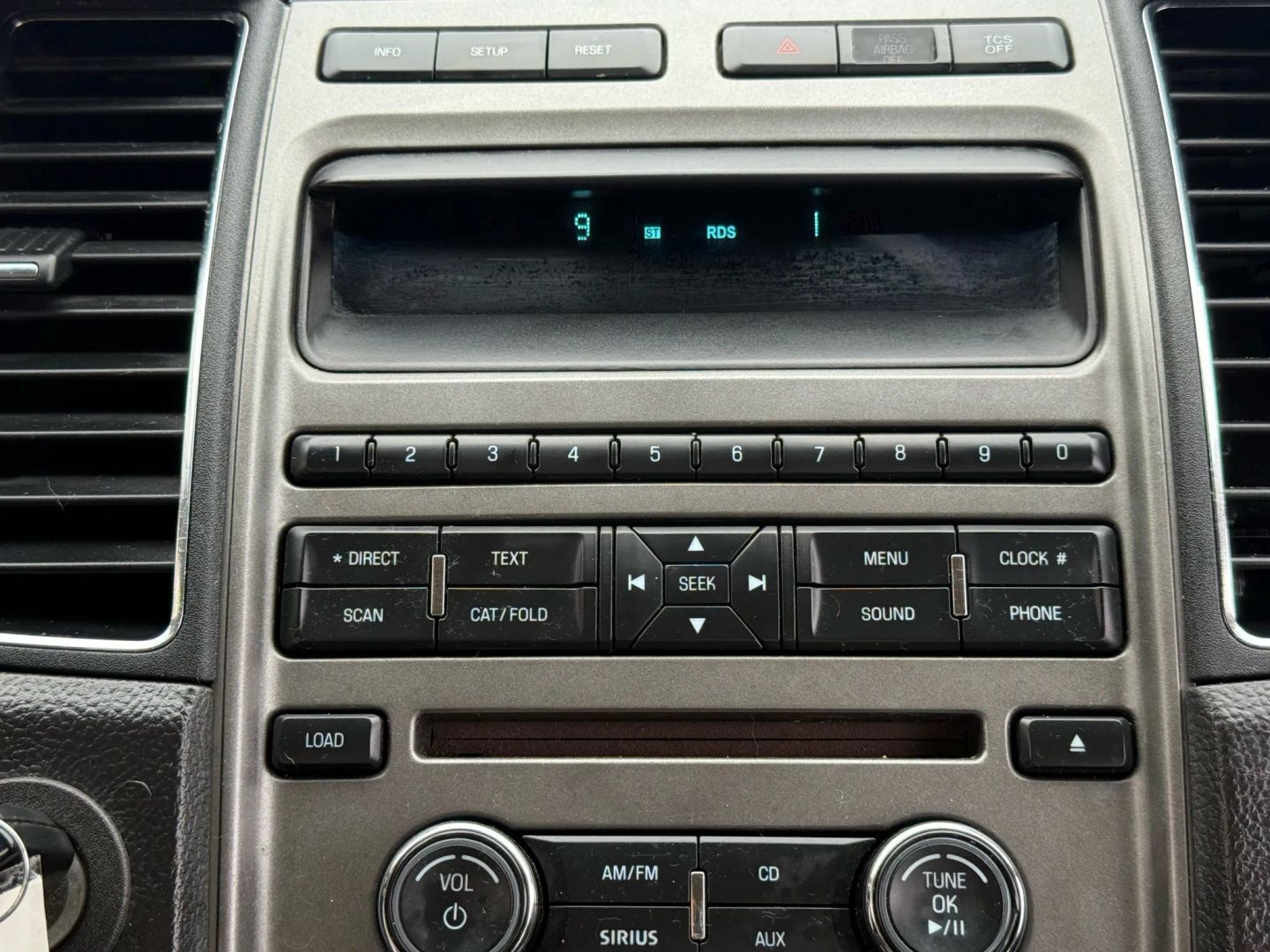 2012 Ford Taurus - Image 31